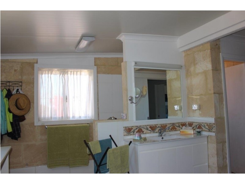 104 Stock Route Road, Yardarino WA 6525