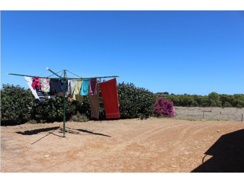 104 Stock Route Road, Yardarino WA 6525