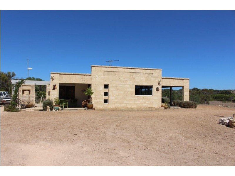 104 Stock Route Road, Yardarino WA 6525