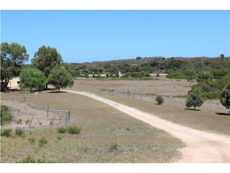 104 Stock Route Road, Yardarino WA 6525