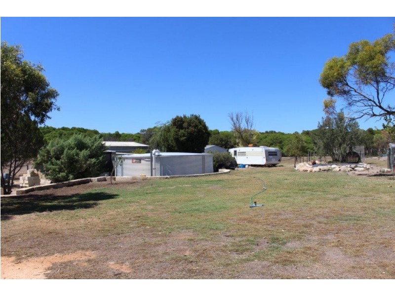 104 Stock Route Road, Yardarino WA 6525