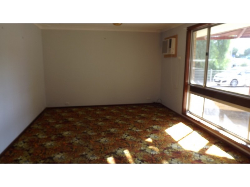 8 Hunts Road, Dongara WA 6525