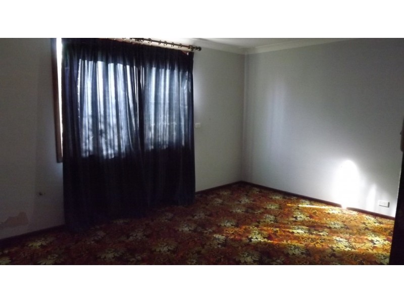 8 Hunts Road, Dongara WA 6525