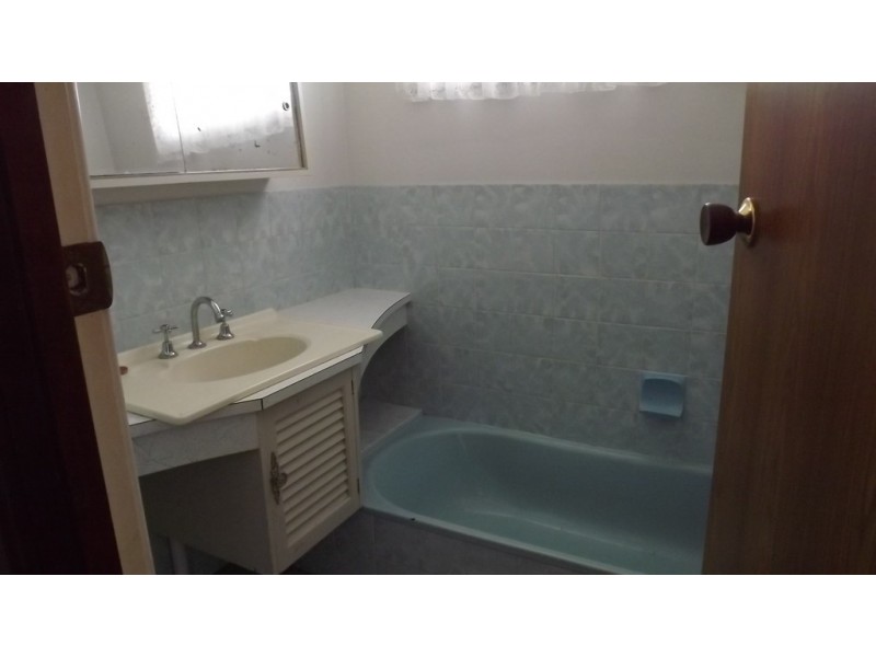 8 Hunts Road, Dongara WA 6525