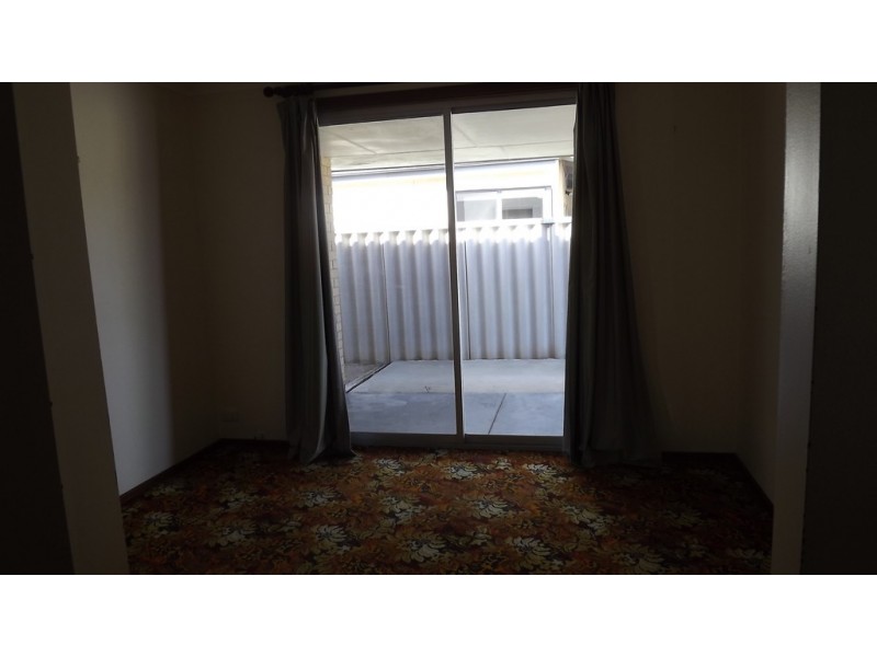 8 Hunts Road, Dongara WA 6525