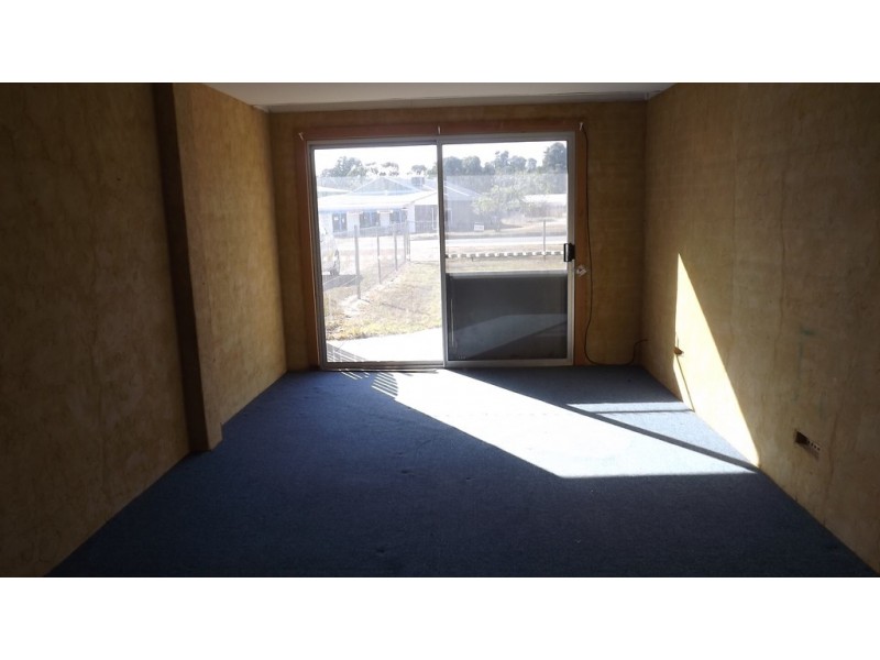 8 Hunts Road, Dongara WA 6525