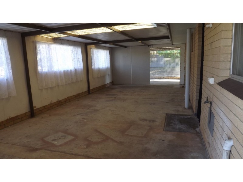 8 Hunts Road, Dongara WA 6525