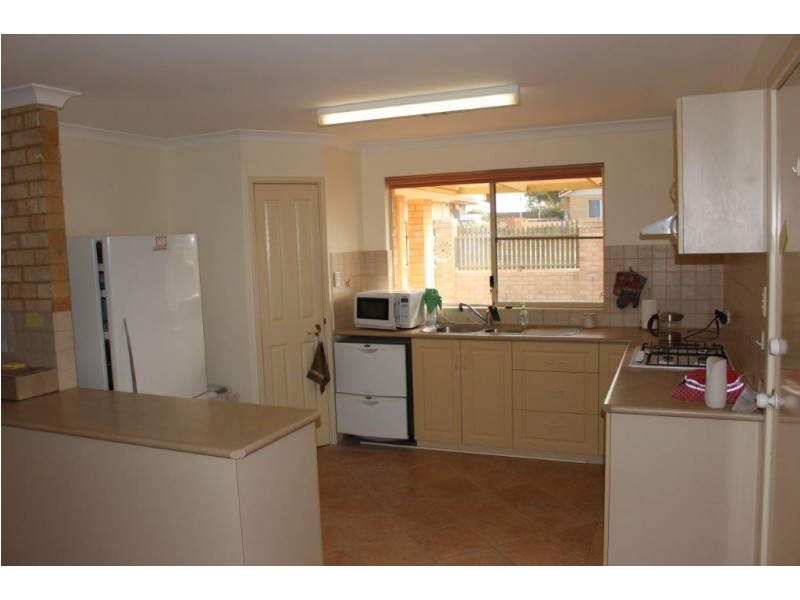 15 Bungaru Road, Port Denison WA 6525