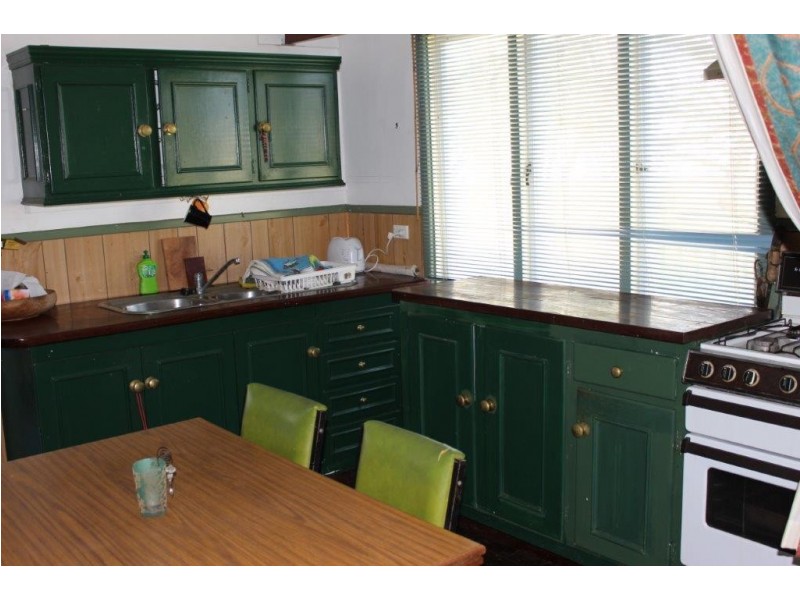 4 Armstrong Street, Dongara WA 6525