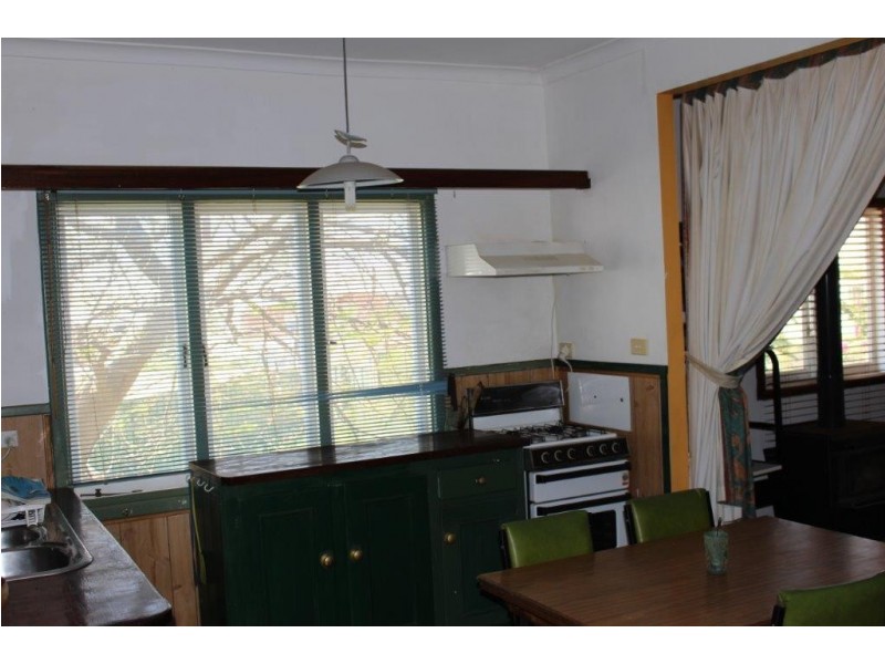 4 Armstrong Street, Dongara WA 6525