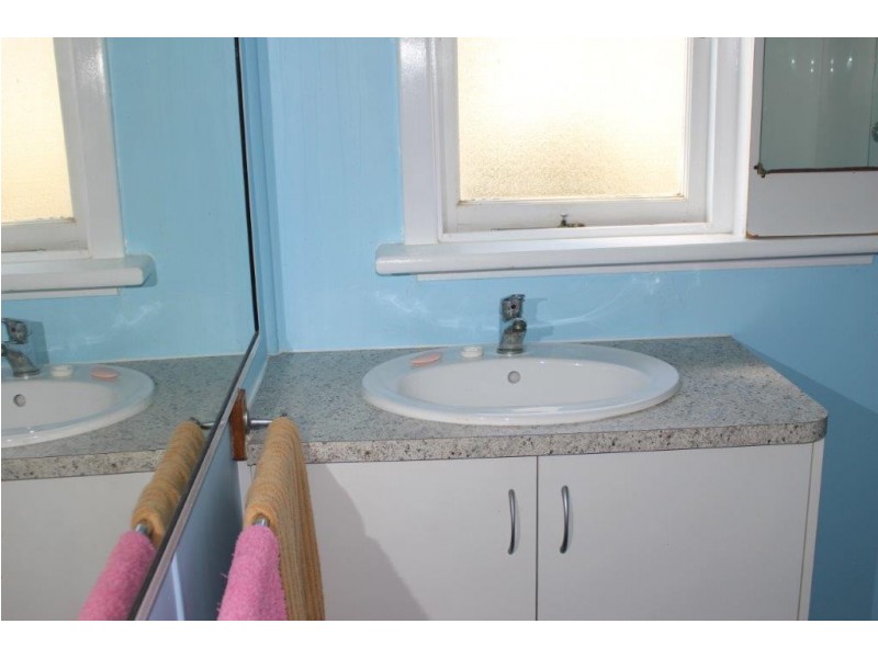 4 Armstrong Street, Dongara WA 6525