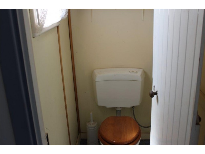 4 Armstrong Street, Dongara WA 6525