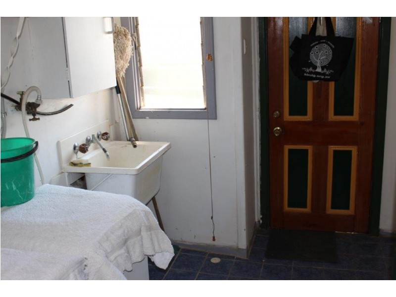 4 Armstrong Street, Dongara WA 6525