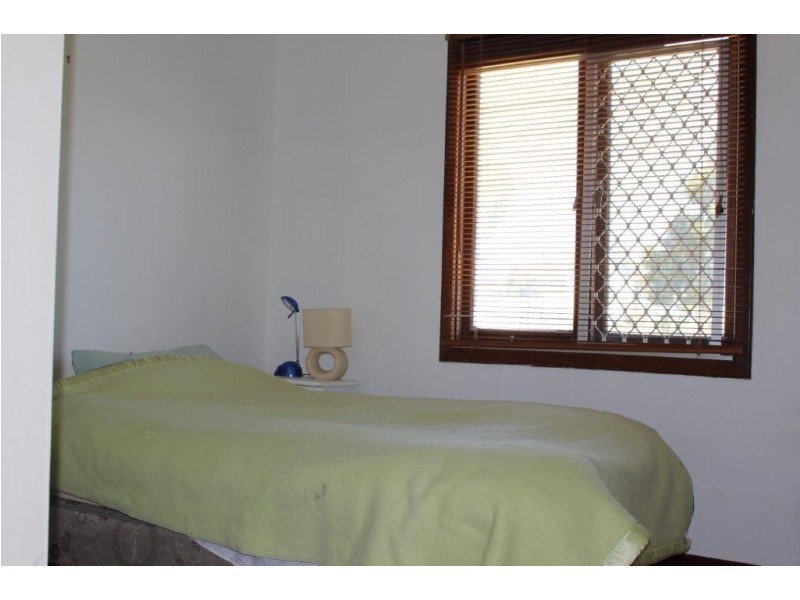 4 Armstrong Street, Dongara WA 6525