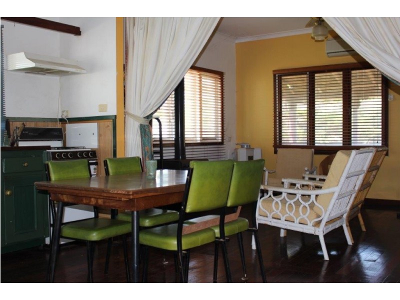 4 Armstrong Street, Dongara WA 6525