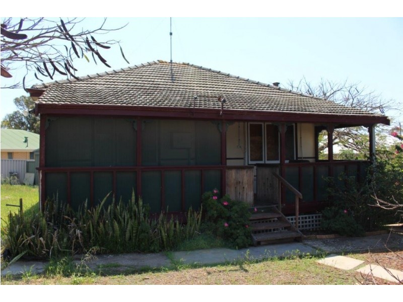 4 Armstrong Street, Dongara WA 6525