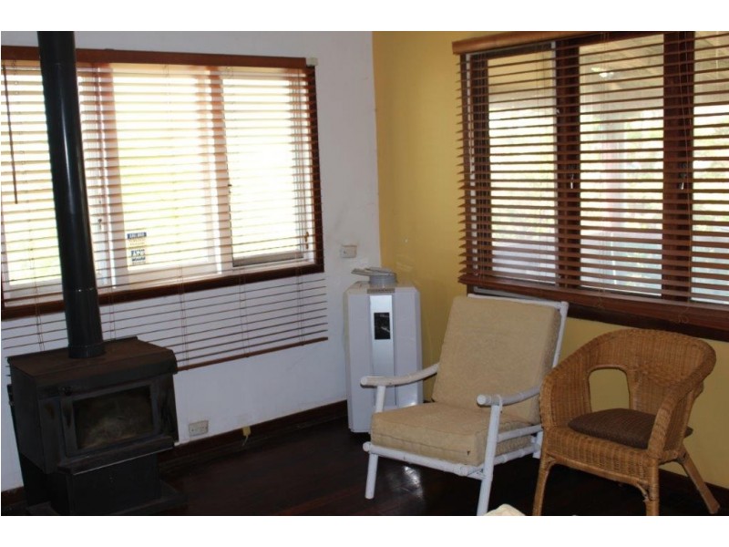 4 Armstrong Street, Dongara WA 6525