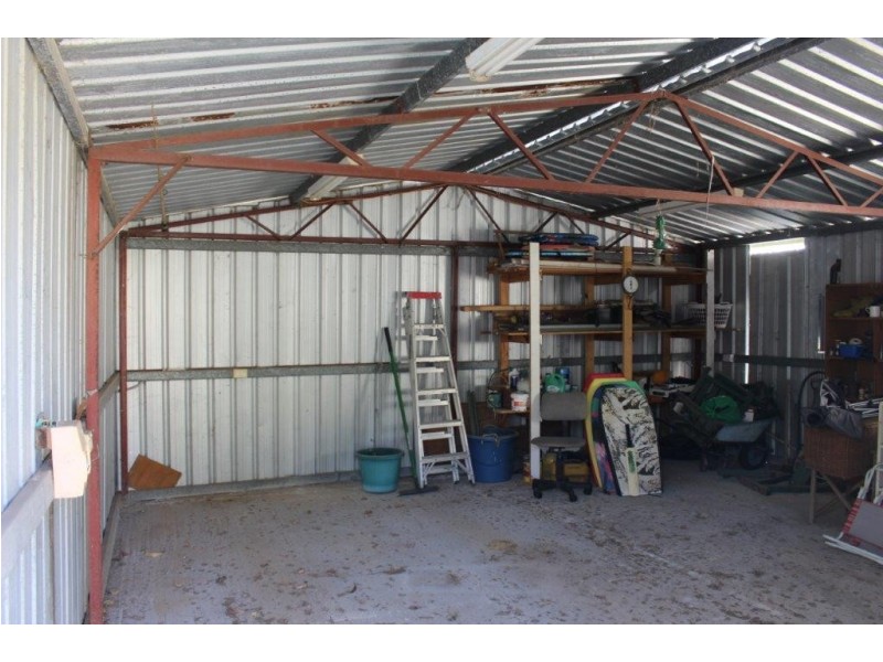 4 Armstrong Street, Dongara WA 6525