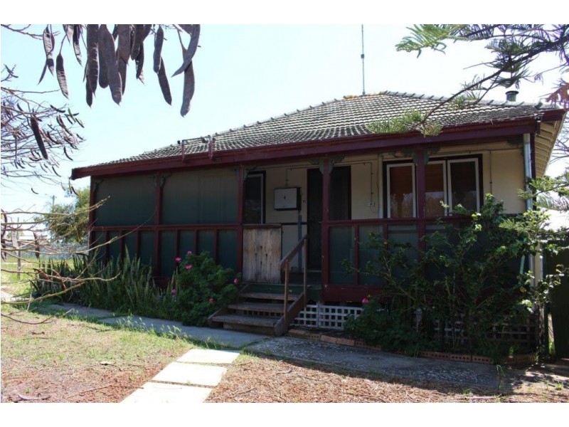 4 Armstrong Street, Dongara WA 6525