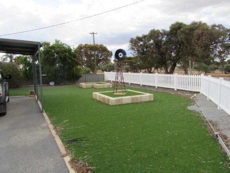 12 Railway Avenue, Carnamah WA 6517