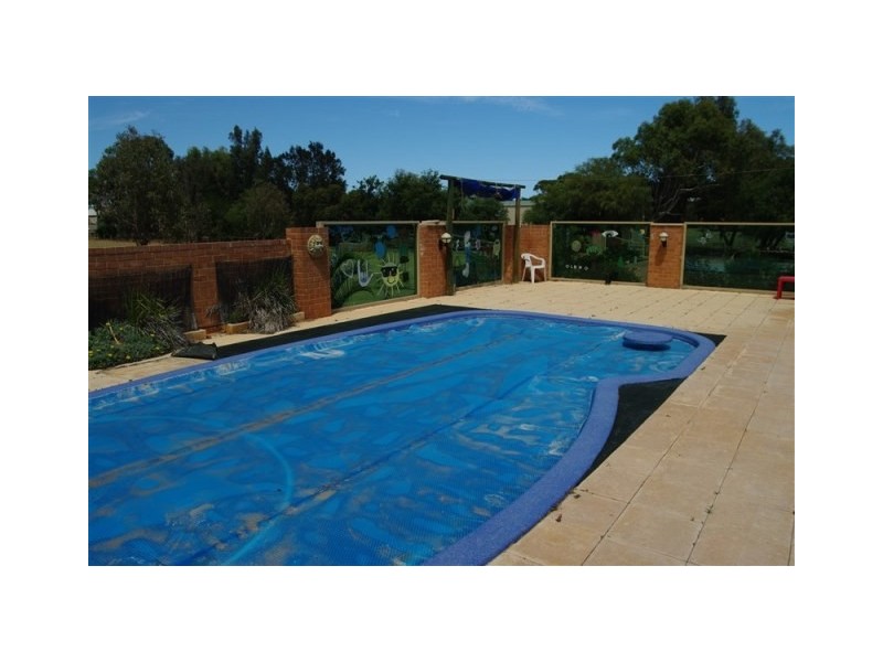 4 Philbey Road, Dongara WA 6525