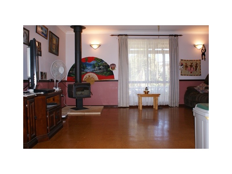 4 Philbey Road, Dongara WA 6525