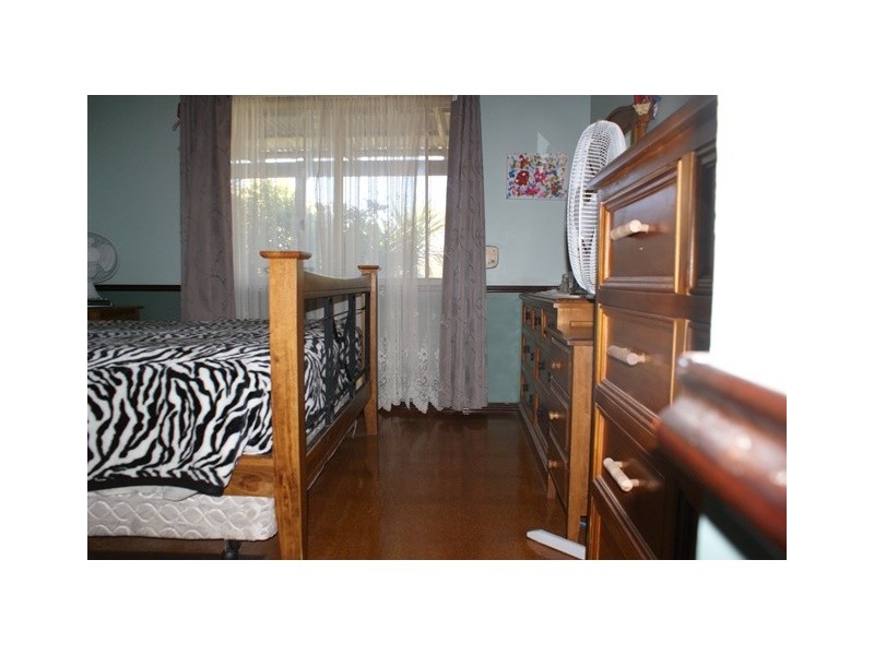 4 Philbey Road, Dongara WA 6525