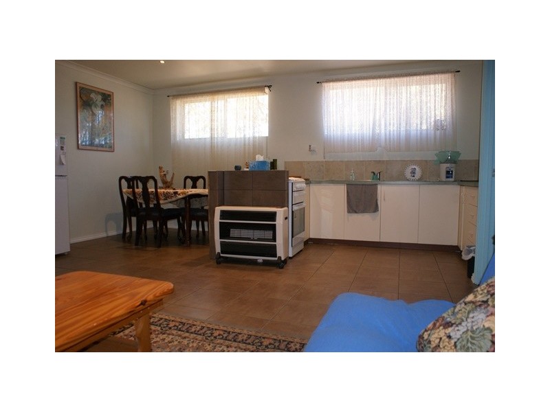 4 Philbey Road, Dongara WA 6525