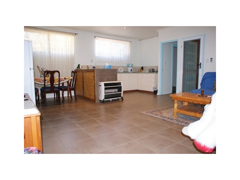 4 Philbey Road, Dongara WA 6525