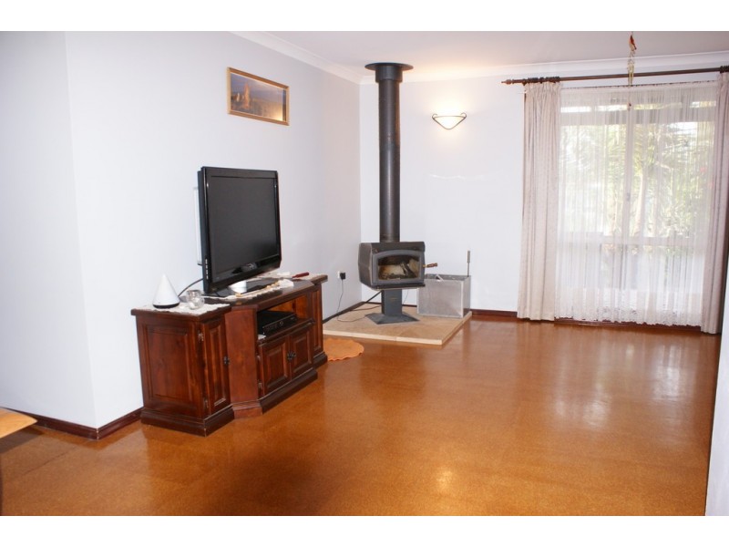 4 Philbey Road, Dongara WA 6525