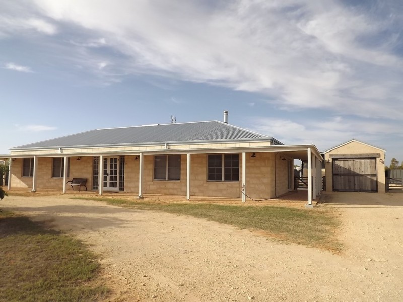 11 Cardwell gardens, Dongara WA 6525