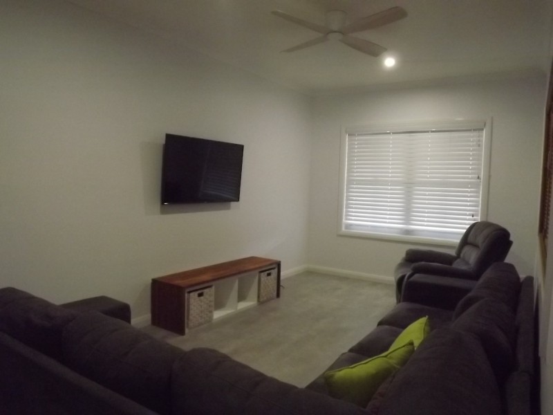 11 Cardwell gardens, Dongara WA 6525