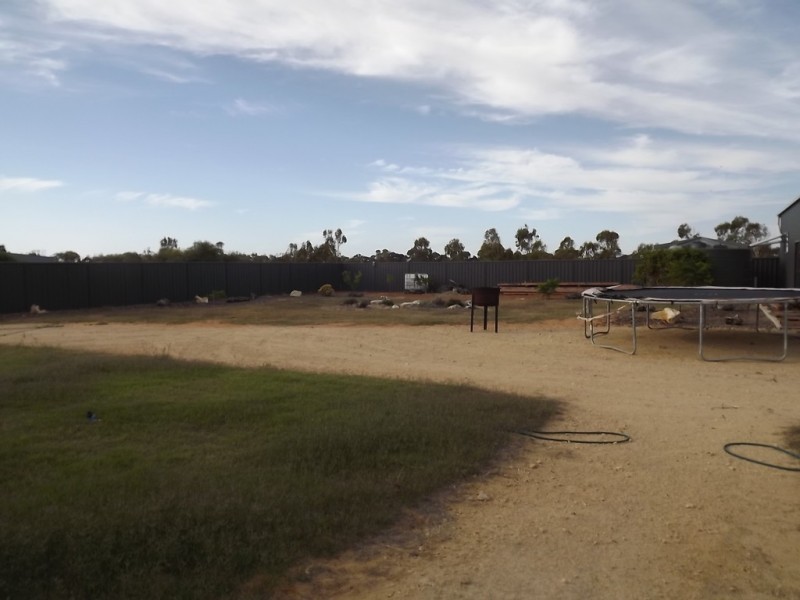 11 Cardwell gardens, Dongara WA 6525