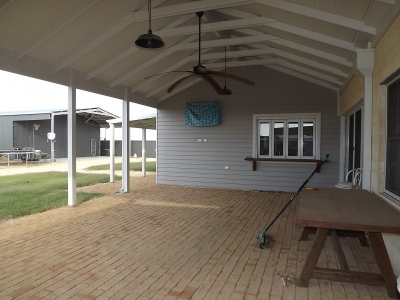 11 Cardwell gardens, Dongara WA 6525