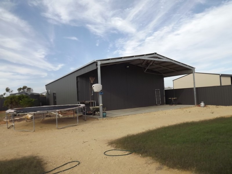 11 Cardwell gardens, Dongara WA 6525