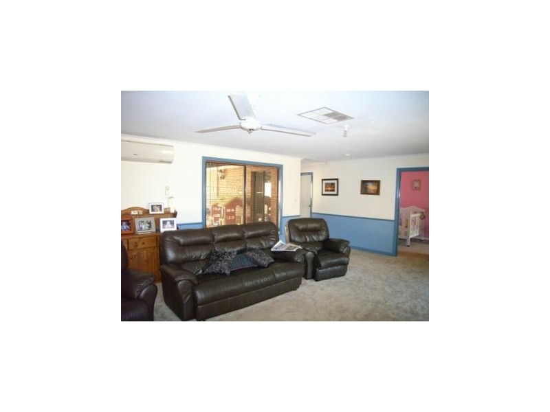 17 Brennand Road, Dongara WA 6525