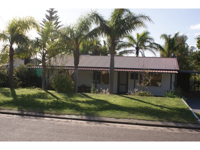 12 Armstrong Street, Dongara WA 6525