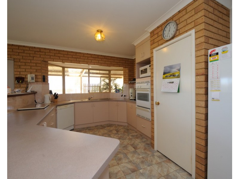 25 Massingham Place, Dongara WA 6525