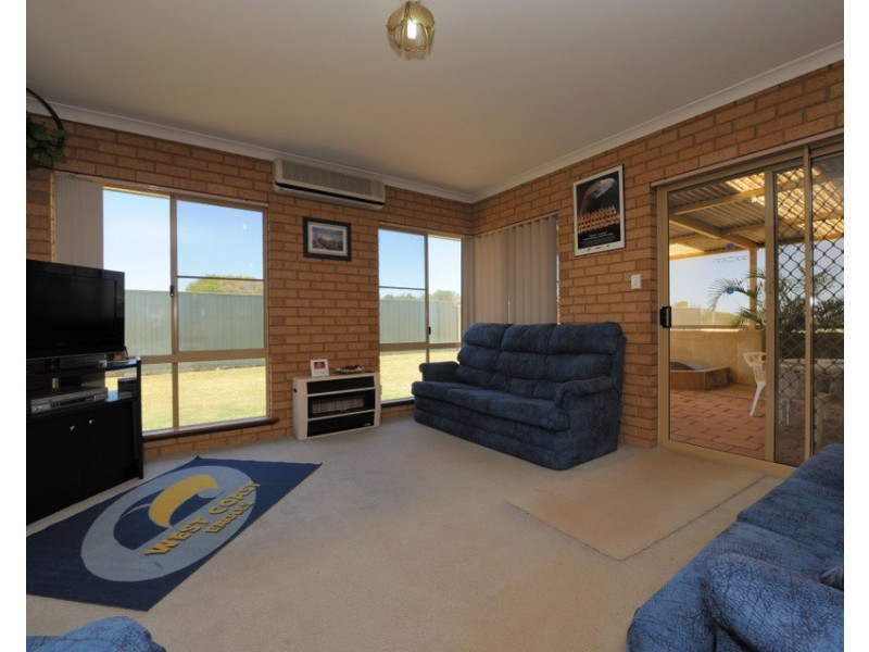 25 Massingham Place, Dongara WA 6525