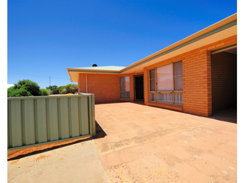 25 Massingham Place, Dongara WA 6525