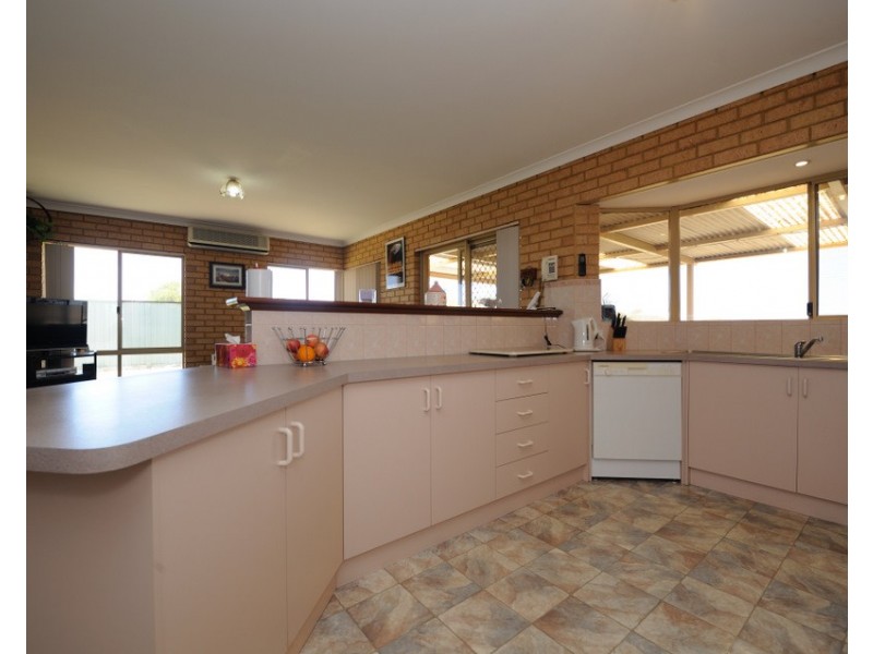 25 Massingham Place, Dongara WA 6525