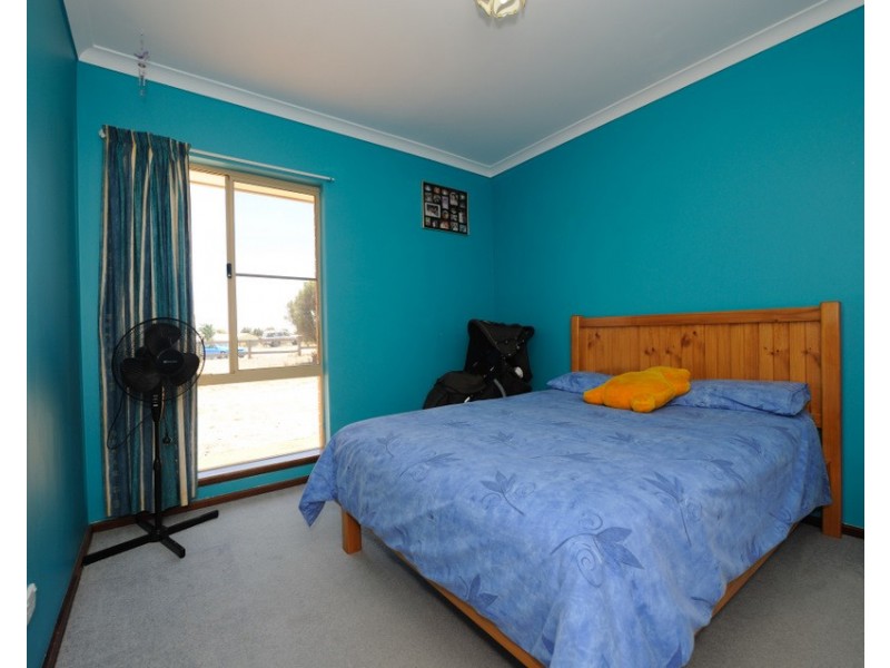 25 Massingham Place, Dongara WA 6525