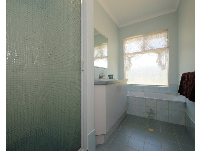 25 Massingham Place, Dongara WA 6525