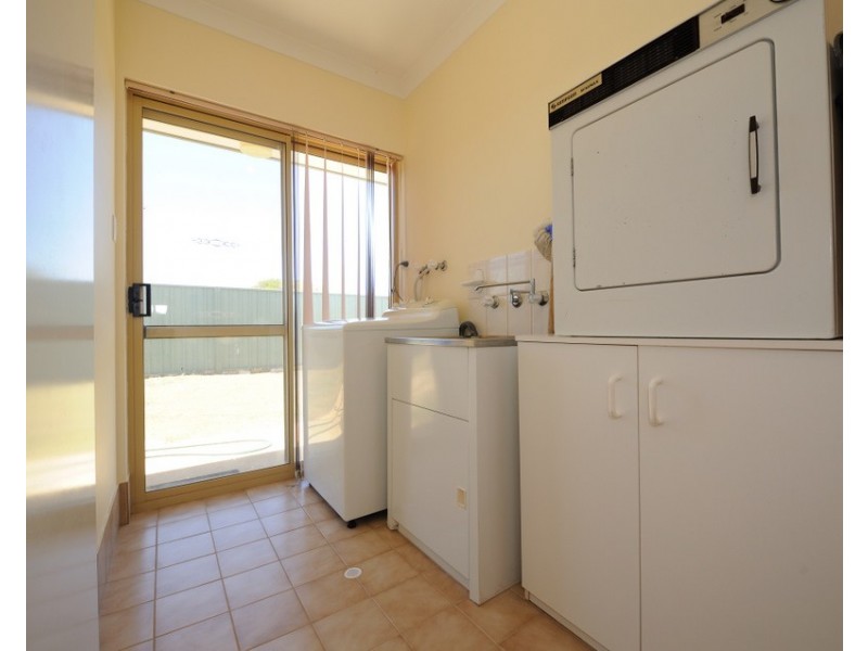 25 Massingham Place, Dongara WA 6525