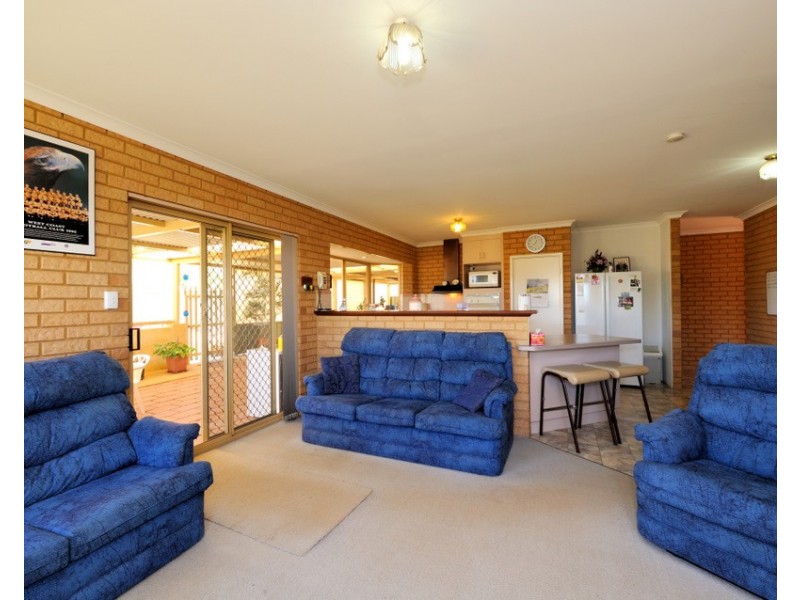 25 Massingham Place, Dongara WA 6525