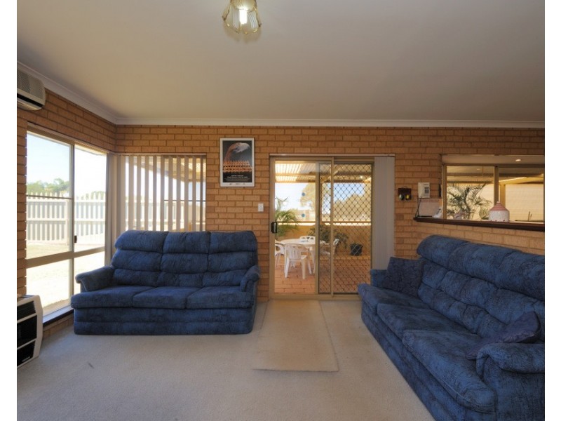 25 Massingham Place, Dongara WA 6525