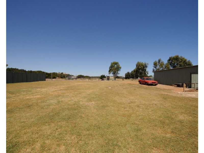 25 Massingham Place, Dongara WA 6525
