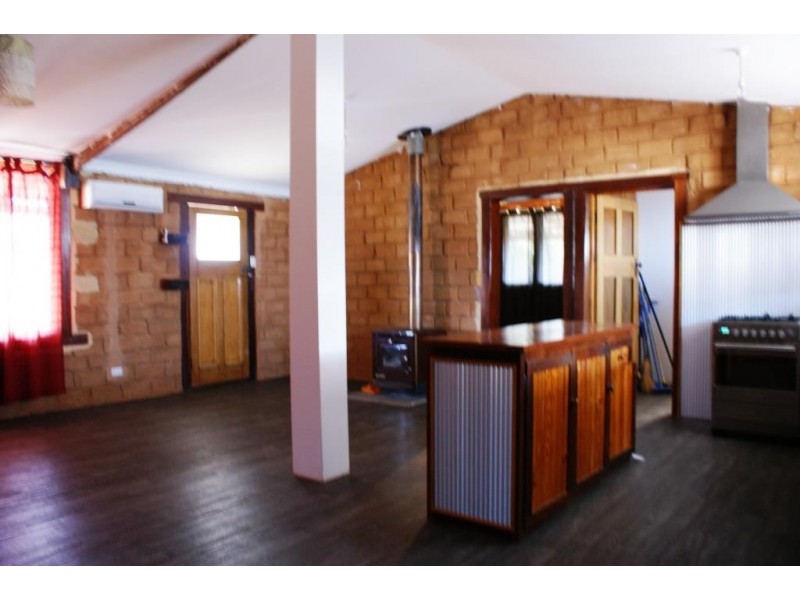 1 Pickering Dr, Dongara WA 6525