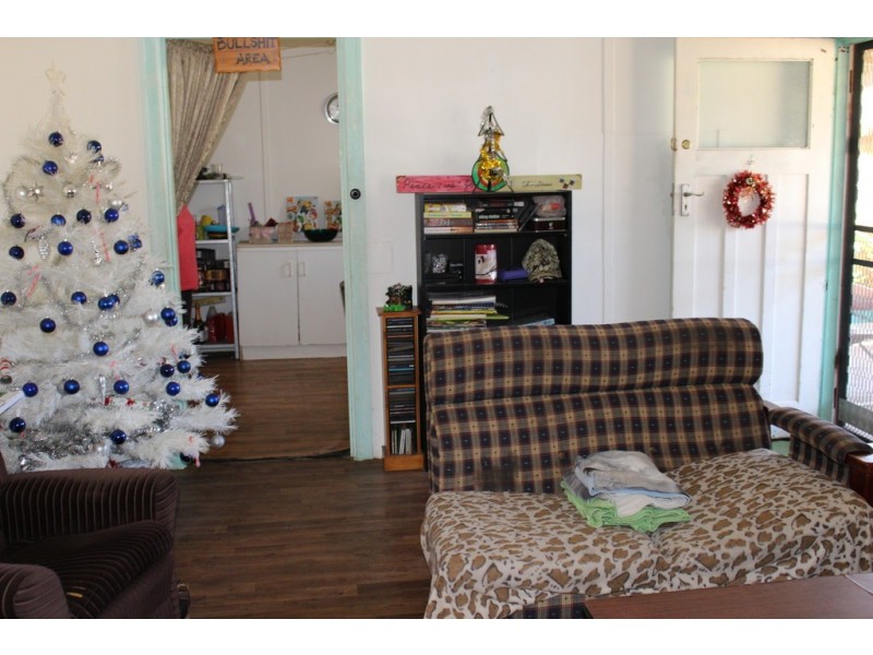 8 Armstrong Street, Dongara WA 6525