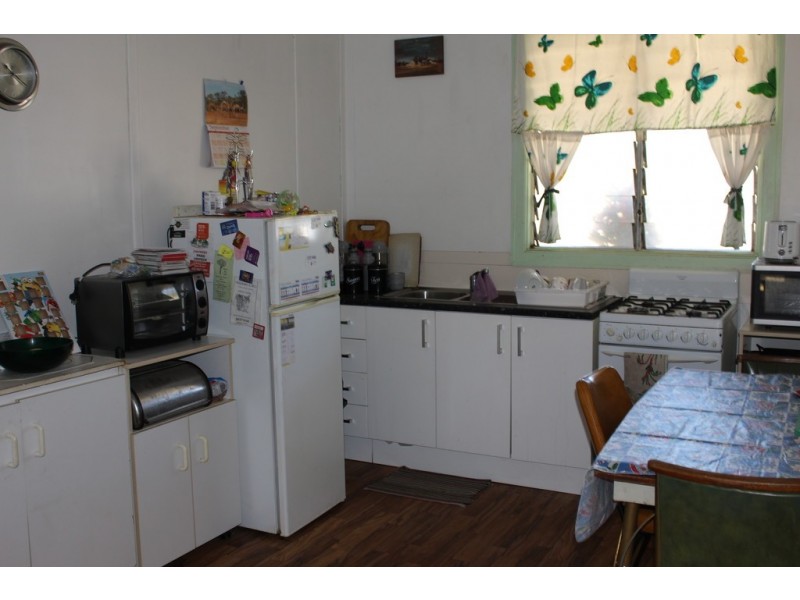 8 Armstrong Street, Dongara WA 6525